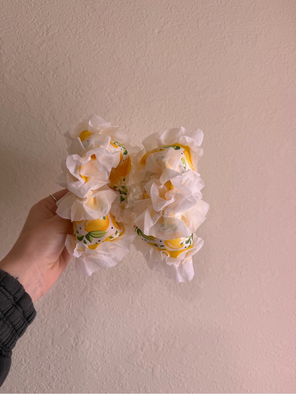 White Ruffled Lemon Bow